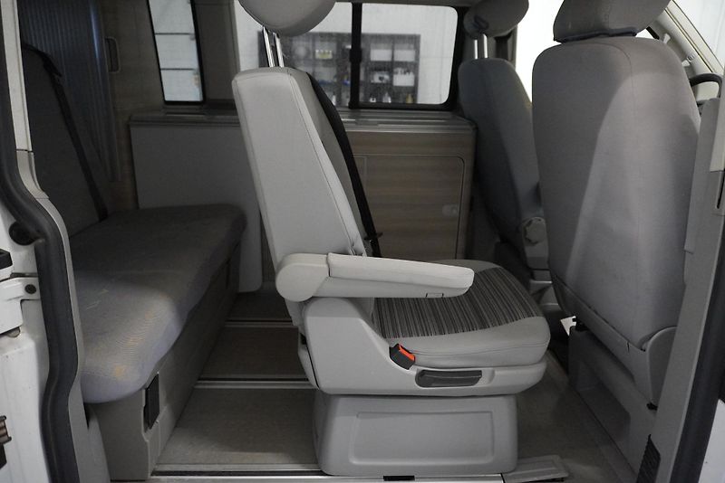 Volkswagen Transporter 2.0TDi CALIFORNIA kuchyň/spaní - fotka 31 z 37