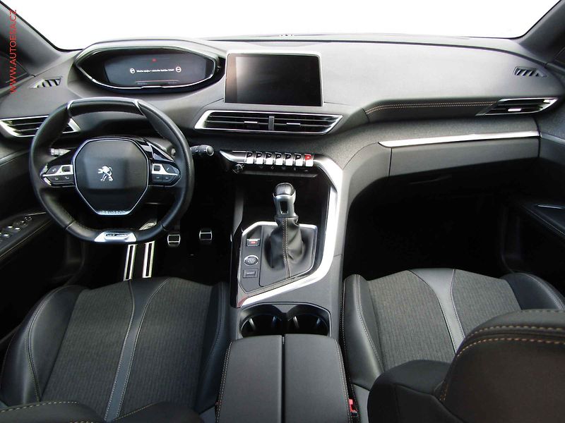 Peugeot 5008 (2019) 1.2 PT, GT Line, LED, navi - fotka 8 z 23