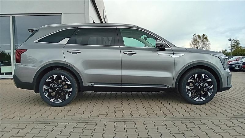 Kia Sorento 2,2 CRDi SCR 4x4 8DCT TOP 5P - fotka 4 z 16