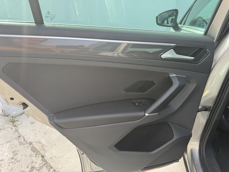Volkswagen Tiguan (2017) 1.4 TSI 4x4 ser.knížka - fotka 12 z 29