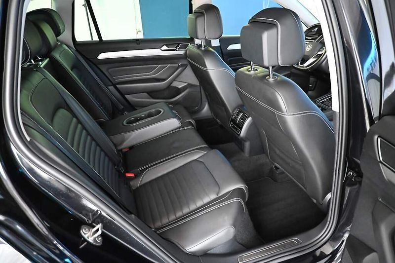 Volkswagen Passat (2023) 2.0 ELEGANCE LED MATRIX DSG AC - fotka 10 z 32