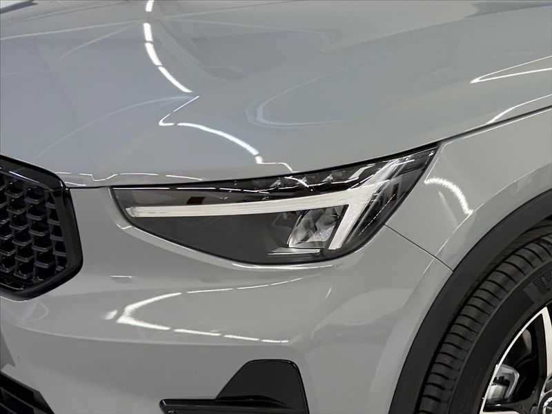 Volvo XC40 (2025) 2,0 B3 FWD Plus Dark 7405 - fotka 5 z 15