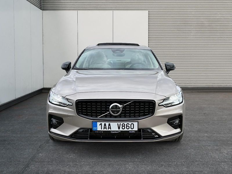 Volvo S60 (2023) ULTIMATE DARK B5 184kW AWD TAŽ - fotka 2 z 11