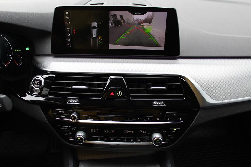 BMW Řada 5 530d xDrive Touring Mpaket - fotka 4 z 21