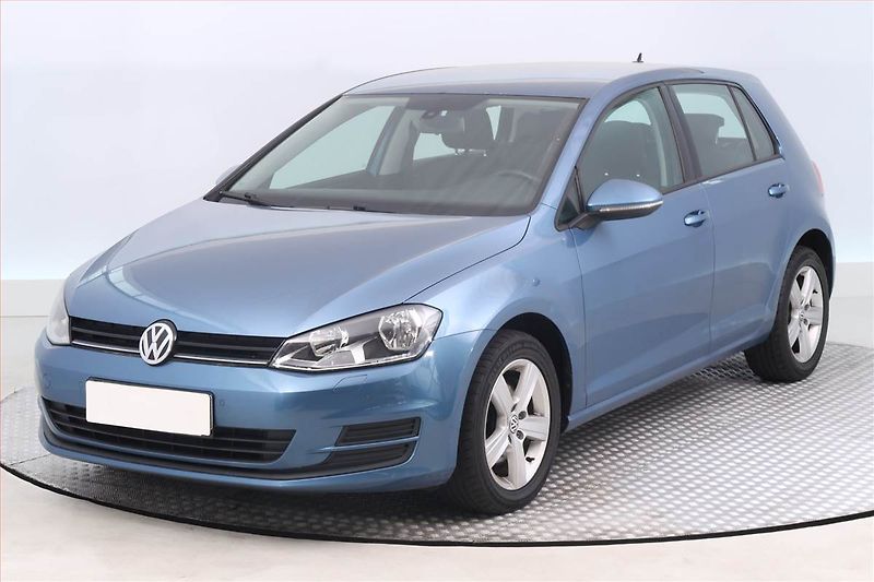Volkswagen Golf (2013) 1.6 TDI, Serv.kniha, Navi - fotka 2 z 17