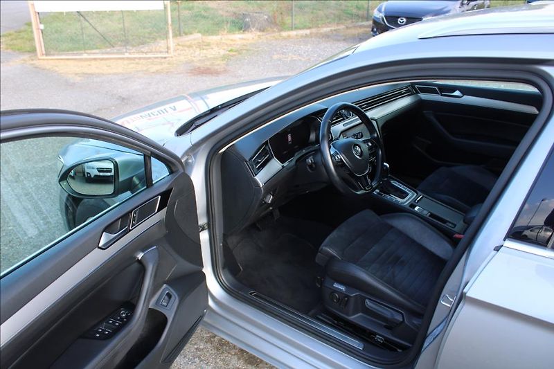 Volkswagen Passat 2,0 TDi  DSG, 4x4, HIGHLINE - fotka 9 z 31