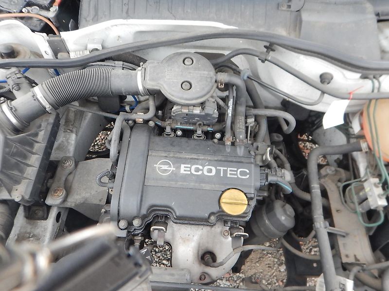 Opel Corsa 1.0 i 43 kw - fotka 10 z 12