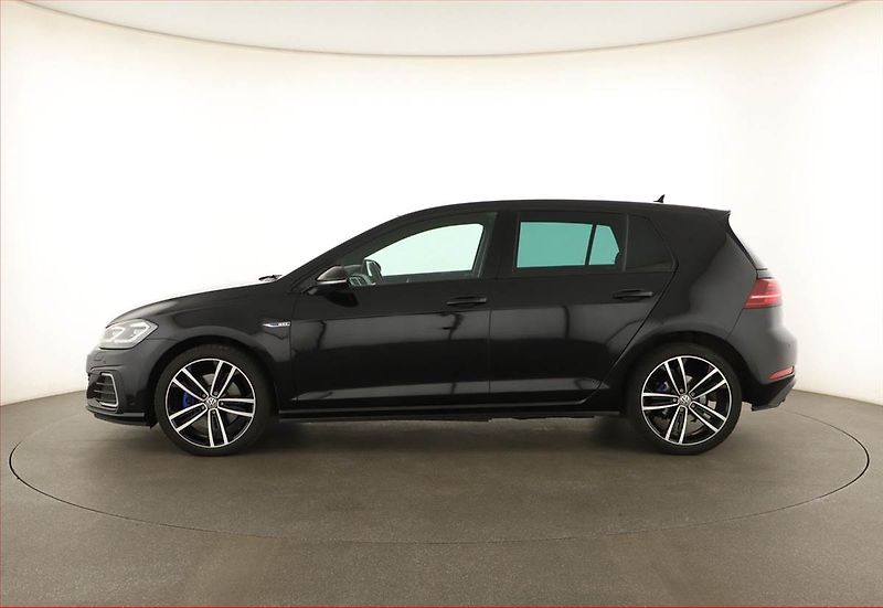 Volkswagen Golf (2020) GTE, Automat, Tempomat - fotka 3 z 16