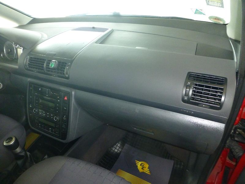 Seat Alhambra (2004) 1,9TDI**VYHŘ.S*ALU*TAŽNÉ*7MÍS - fotka 18 z 23