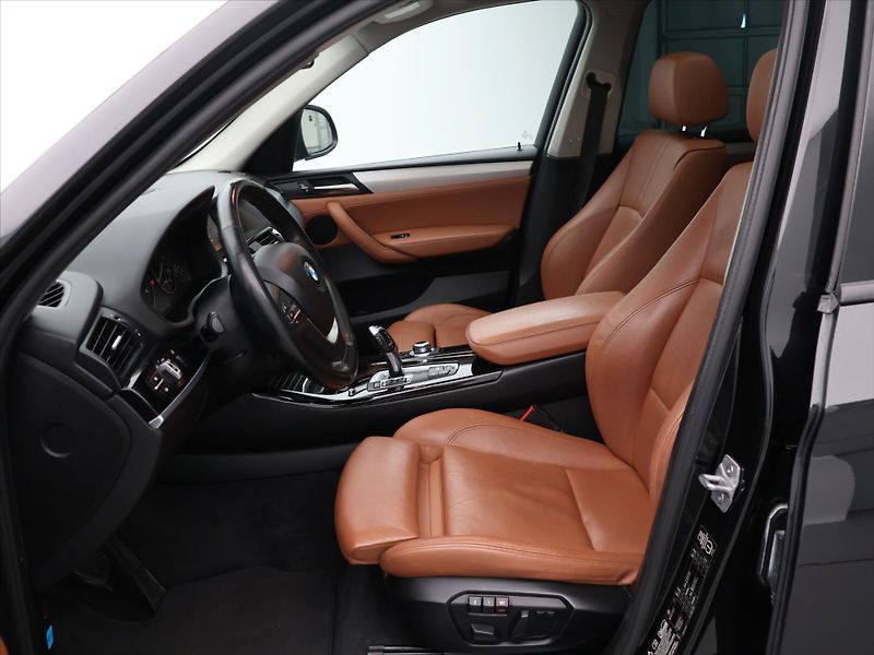 BMW X3 3,0 35d 230KW Xdrive PANORAMA - fotka 13 z 33