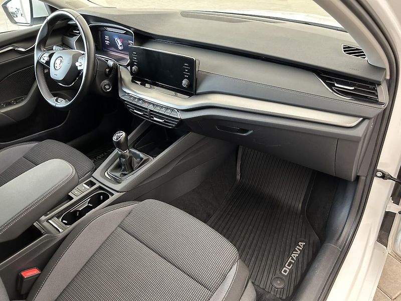 Škoda Octavia 1.5 TSI  Ambition   Plus - fotka 27 z 28