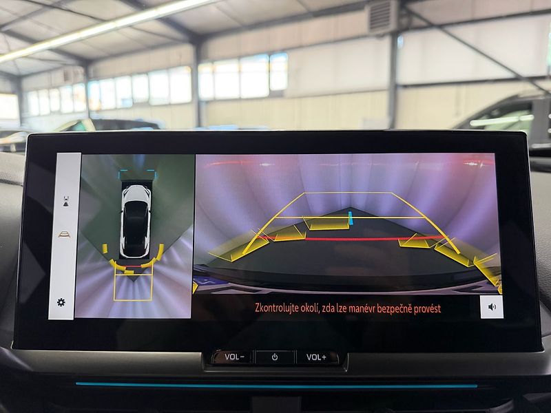 Toyota C-HR 2.0 PHEV e-CVT GR SPORT, ACC, - fotka 15 z 32