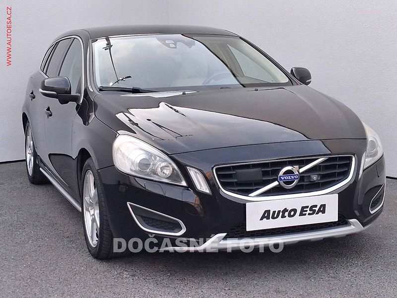 Volvo V60 (2010) 2.0 D3, ČR, Momentum - fotka 1 z 3