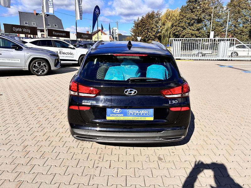 Hyundai i30 1.5DPi 81kW COMFORT ALU        - fotka 6 z 23