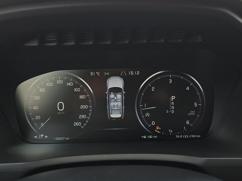 Volvo XC90 (2018) R Design D5 173kw 4x4, tažné, - fotka 17 z 27