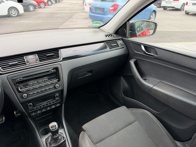 Škoda Rapid (2014) Spaceback 1.2 TSI StylePlus - fotka 15 z 31