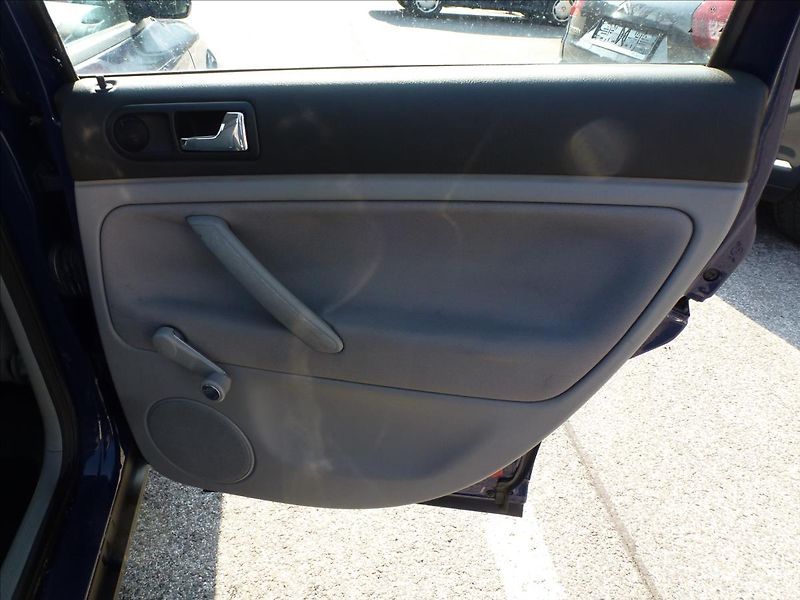Volkswagen Passat 1,6 Bez dokladů !!! na ND - fotka 21 z 47