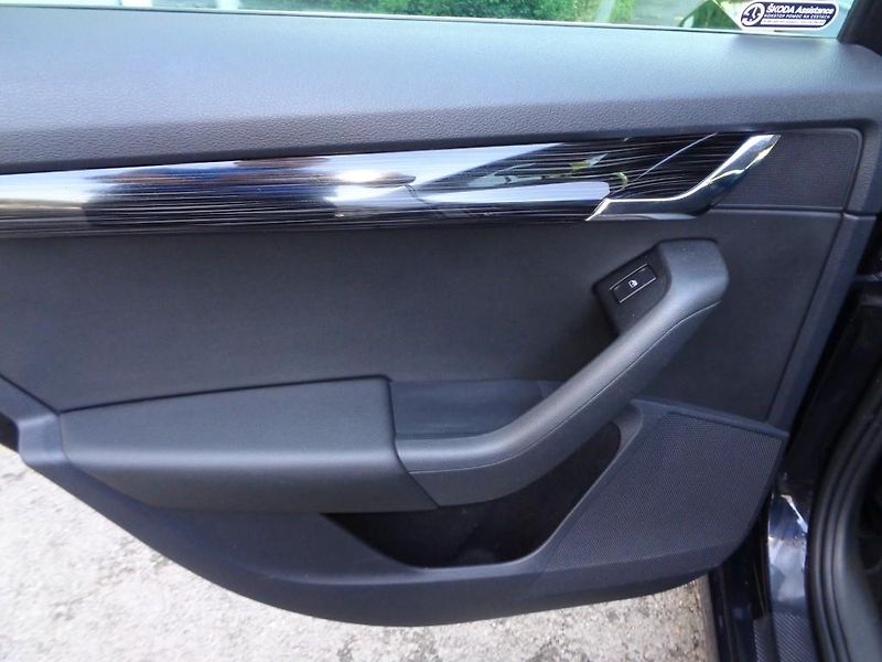 Škoda Octavia 2.0 TDI DSG STYLE PLUS 110 KW - fotka 26 z 29