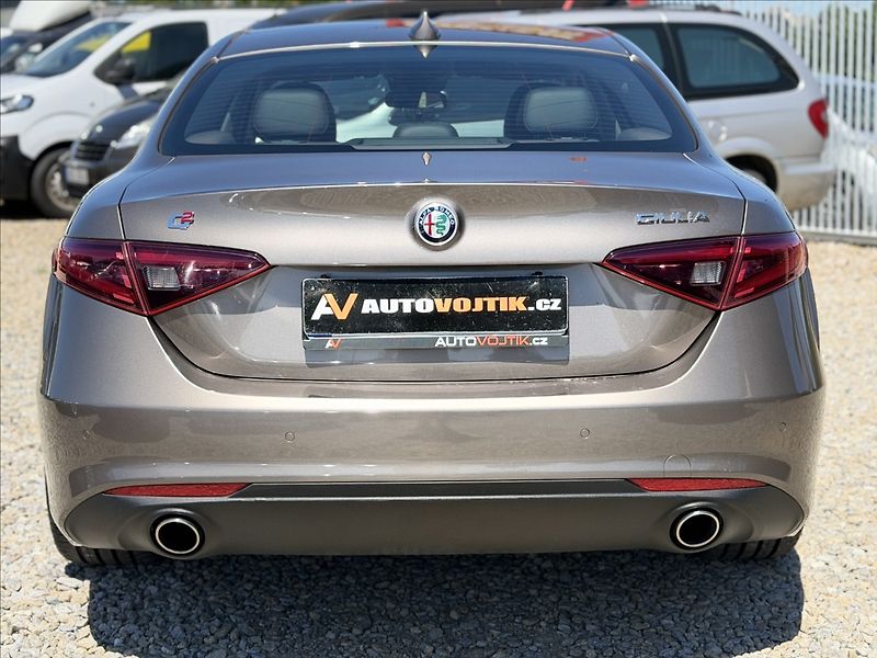 Alfa Romeo Giulia 2,2 A/T 110kW BIXENON KŮŽE - fotka 6 z 24