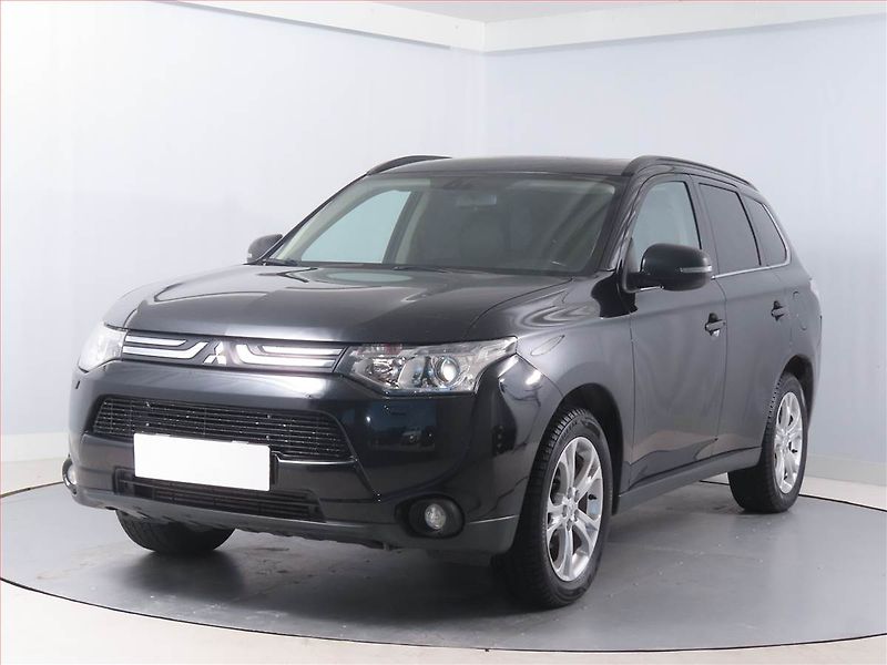Mitsubishi Outlander (2014) 2.2 DI-D, 4X4, 7 míst, Navi - fotka 2 z 16