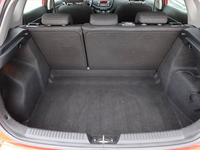 Kia Ceed (2015) Silver 1.4 CVVT - fotka 13 z 17