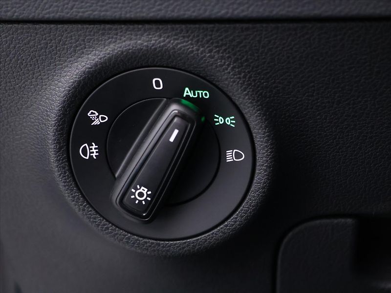 Škoda Karoq 2,0 TDI Sportline 4x4 DSG 1.ma - fotka 21 z 47