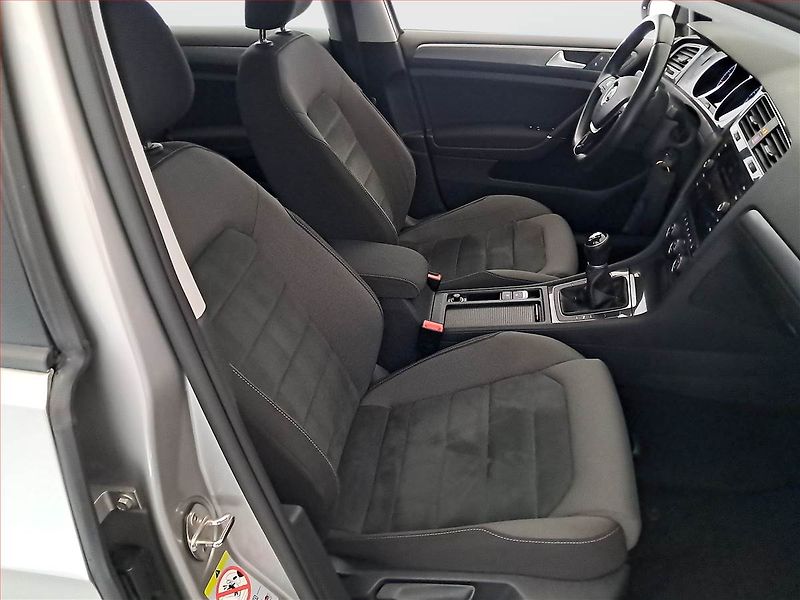 Volkswagen Golf (2017) Comfortline 1.0 TSI, Tempomat - fotka 9 z 17