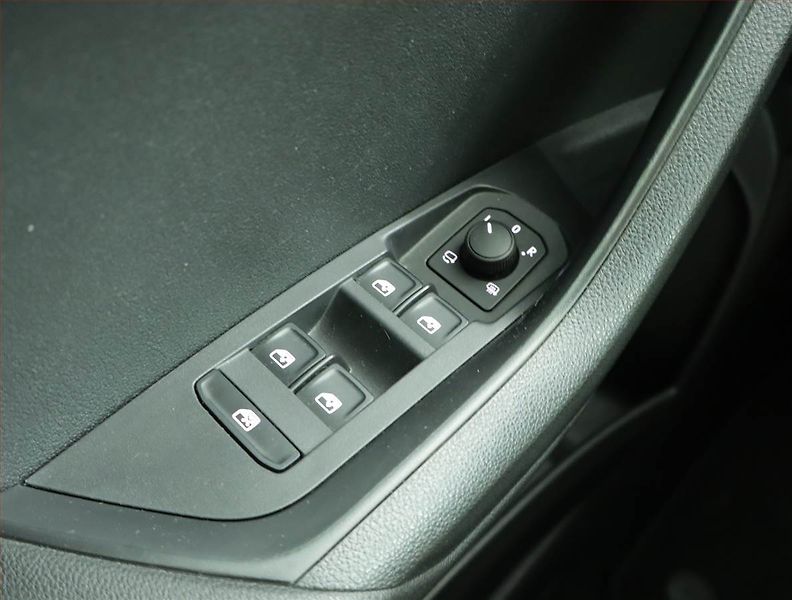 Škoda Karoq (2022) Sportline 1.5 TSI - fotka 15 z 18