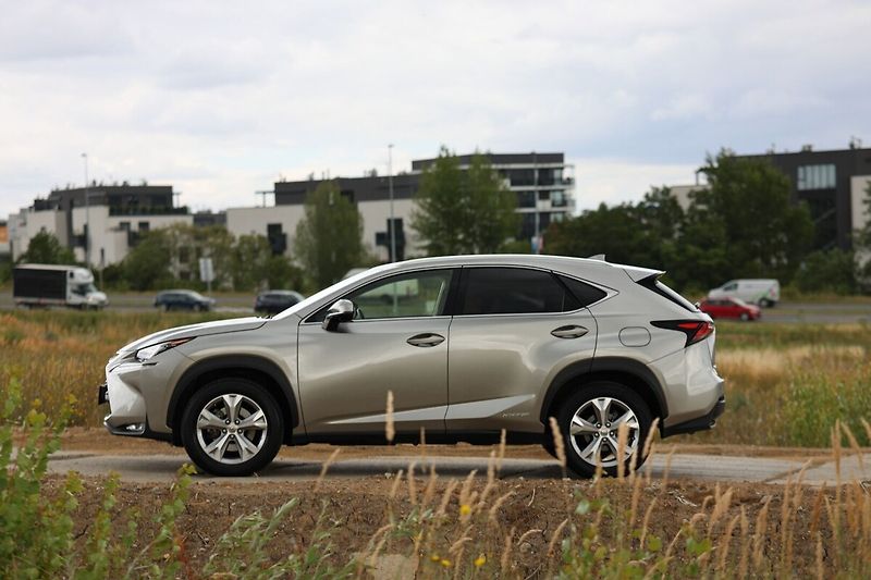 Lexus NX 300h 300H 2,5 HEV PREMIUM (LUXURY T - fotka 35 z 35