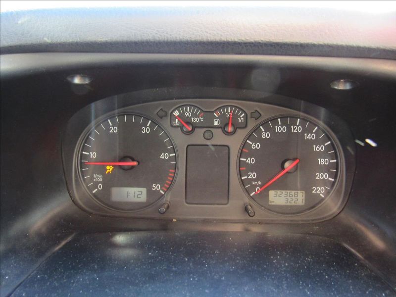 Volkswagen Caravelle 2,5 TDI 75kW - fotka 14 z 28