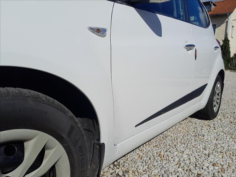 Hyundai ix20 1.6i 16V - fotka 13 z 53