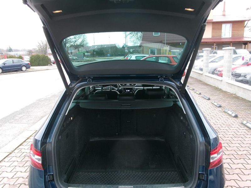 Škoda Superb (2015) 2,0TDI NAVI ACC 4x4 - fotka 12 z 36
