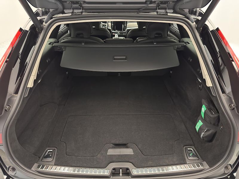 Volvo V90 T8 AWD RECHARGE ULTRA - fotka 5 z 53