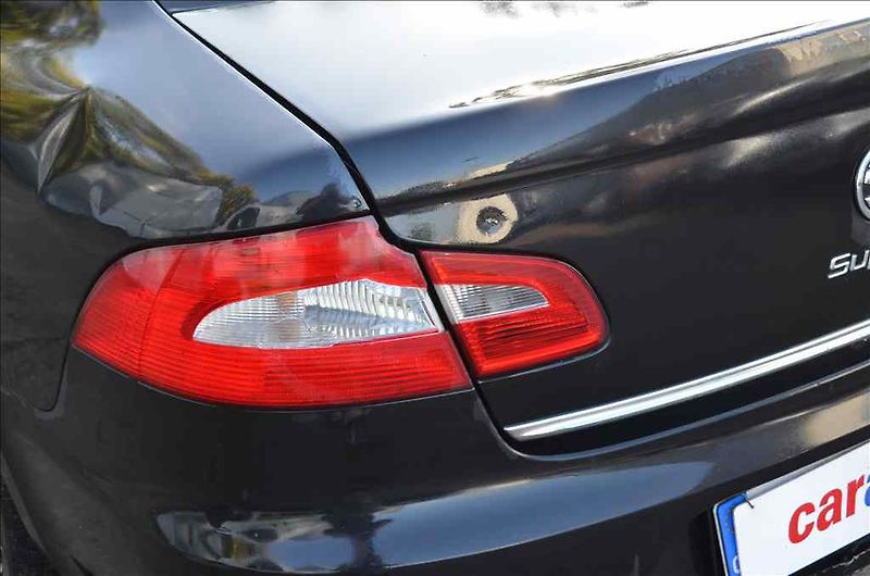 Škoda Superb (2011) 2,0 TDI - fotka 14 z 35