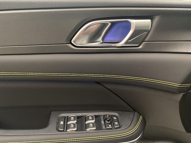 Lynk & Co 01 (2025) MORE PHEV AUT CZ 1.maj - fotka 27 z 61