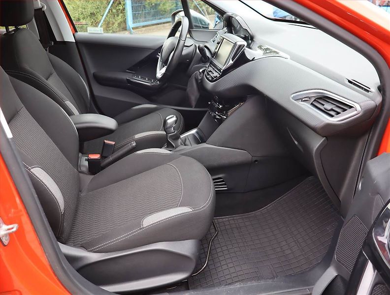 Peugeot 208 (2016) 1.2 PureTech, Tempomat - fotka 9 z 16