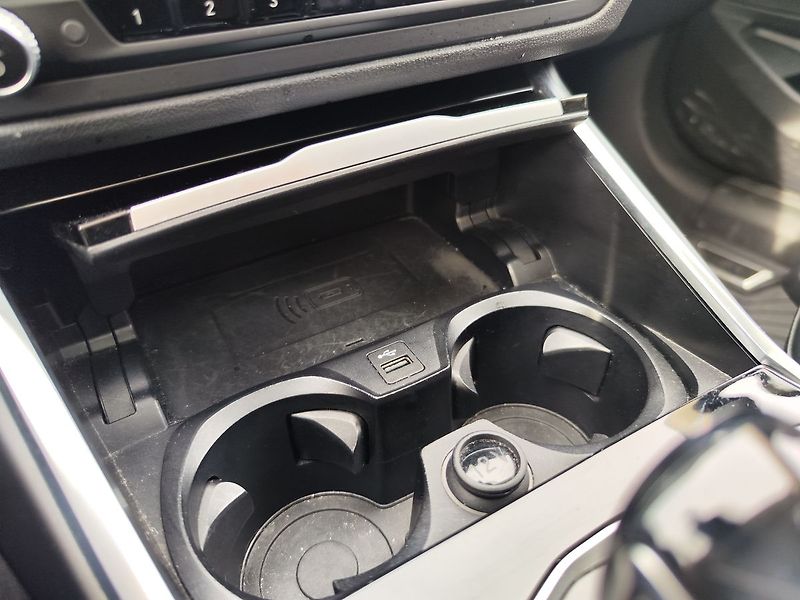 BMW Řada 3 330e 2.0/215kW Sportline PHEV - fotka 29 z 38