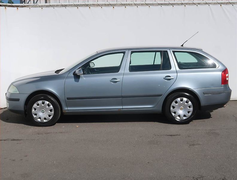 Škoda Octavia (2005) Ambiente 1.6, Serv.kniha - fotka 3 z 16