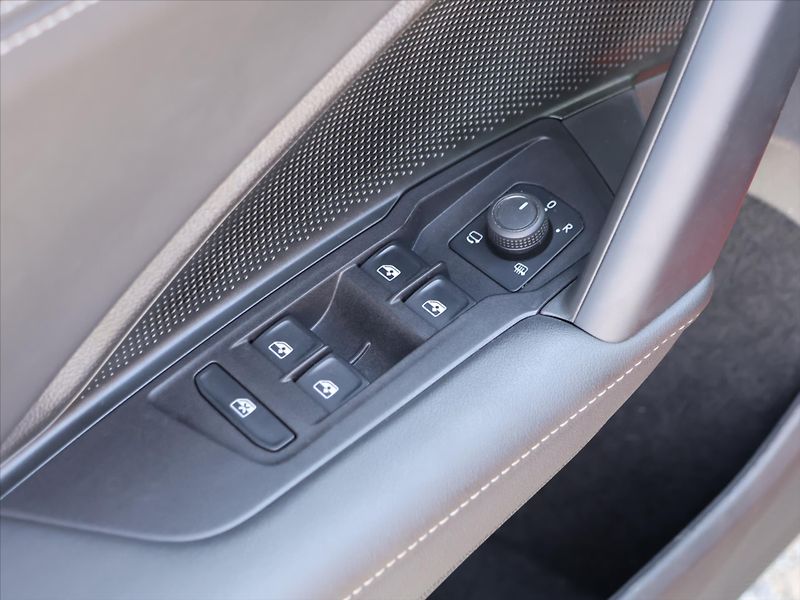 Volkswagen Tiguan 1,5 eTSI 110kW mHEV DSG CZ DPH - fotka 16 z 38