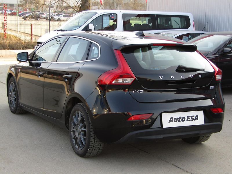 Volvo V40 (2017) 2.0 D2, AC, LED, kůže - fotka 6 z 17