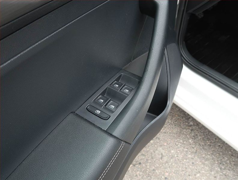 Škoda Rapid (2017) Ambition 1.4 TDI, Serv.kniha - fotka 17 z 18