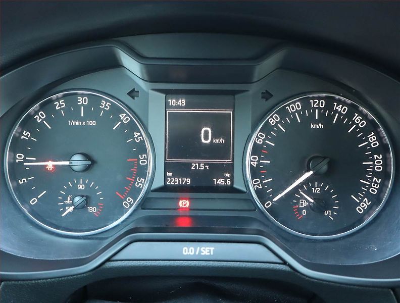 Škoda Octavia (2015) Ambition 1.6 TDI, Tempomat - fotka 11 z 15