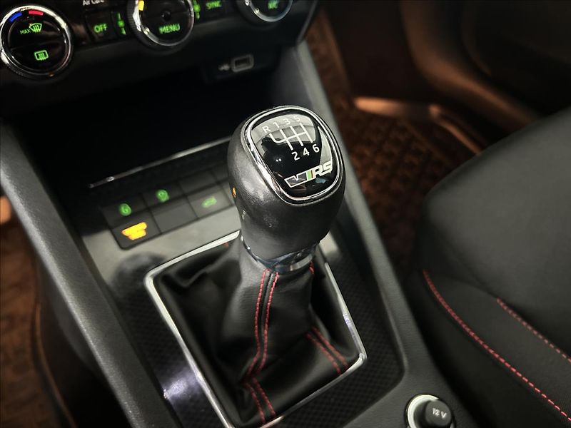 Škoda Octavia 2,0   TSI 180kW,RS,MANUÁL,SERV - fotka 24 z 34
