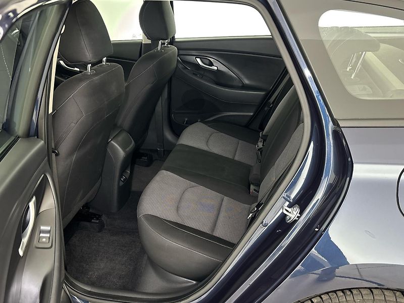 Hyundai i30 Smart DCT - fotka 8 z 27