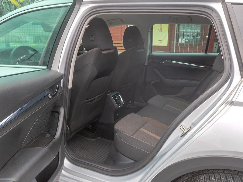 Škoda Octavia (2021) ČR 2.0TDI 147KW SCOUT - fotka 39 z 54