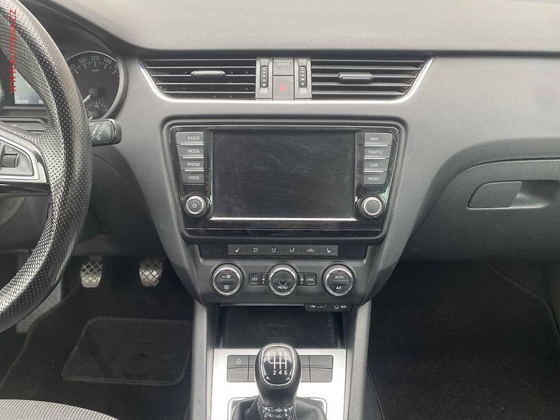 Škoda Octavia (2017) 2.0 TDi, Style, navi - fotka 12 z 17