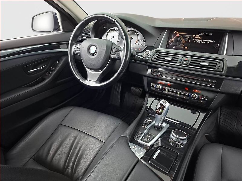 BMW Řada 5 (2015) 520d xDrive, 4X4, Automat - fotka 7 z 34