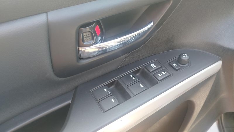 Suzuki SX4 S-Cross (2015) 1.6 16v AllGrip  - fotka 9 z 35