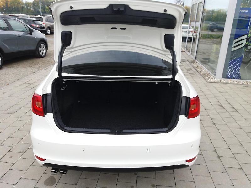 Volkswagen Jetta 1.4TSi,DSG,90kW,SERVI.KNÍŽKA!! - fotka 7 z 23
