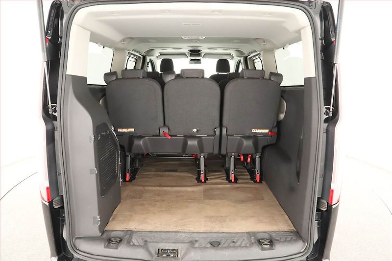 Ford Tourneo Custom (2017) Titanium 2.0 EcoBlue, ČR, 1Maj - fotka 19 z 20